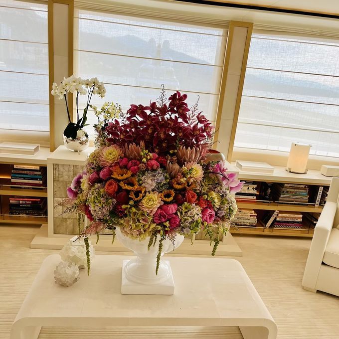 Saloon centrepiece, Riviera